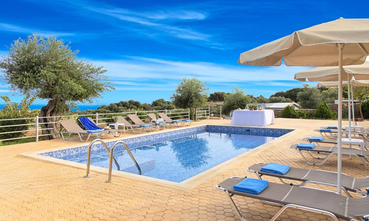 Aqua Blue Villas With Heated Pool Mathés Екстериор снимка