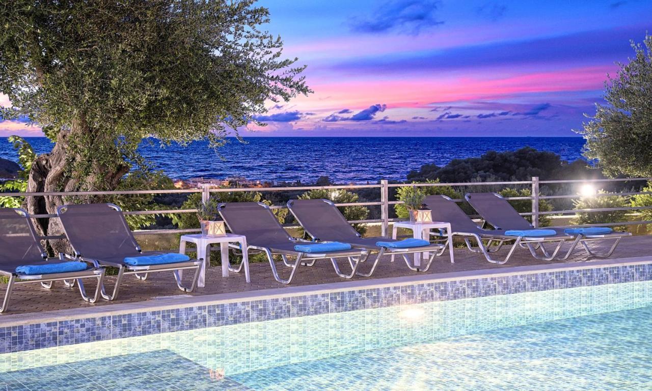 Aqua Blue Villas With Heated Pool Mathés Екстериор снимка