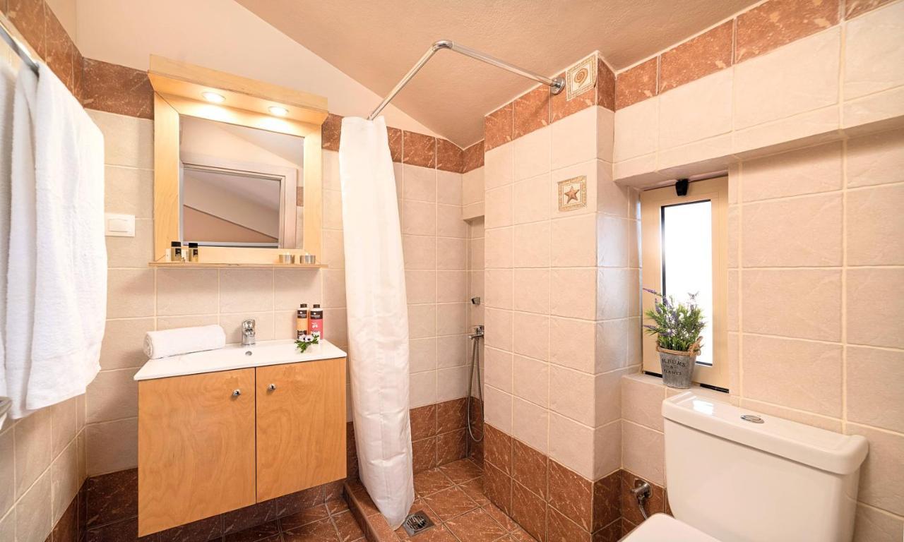 Aqua Blue Villas With Heated Pool Mathés Екстериор снимка